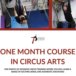 Plakat für den einmonatigen Kurs in Zirkuskunst an der AirCraft Circus Academy, das mehrere Zirkuskünstler beim Training an Luftartistikgeräten zeigt.