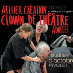 Affiche de l’Atelier création clown de théâtre 2026-2027 du Collectif d’Êtr’Acteur à Rivolet, animé par Hugues Fellot. Sur fond noir, quatre adultes en tenue sombre et nez rouge jouent une scène clownesque collective et corporelle. Le visuel annonce un at