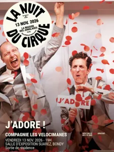 Deux artistes avec des confettis rouges qui leur tombent dessus