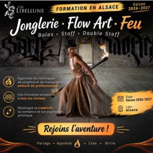 Affiche de la formation Jonglerie, Flow Art et Feu 2026-2027 de la Compagnie Libellune en Alsace, consacrée aux bolas, au staff et au double staff, avec une artiste manipulant un staff enflammé.